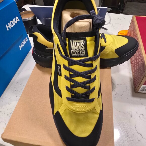 NEW VANS MTE Crosspath Yellow Black Hiking Shoes Men's 12 VN000CVUYLW NEW - Picture 2 of 10